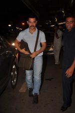 Aamir Khan snapped at airport on 27th Oct 2011 (8).JPG